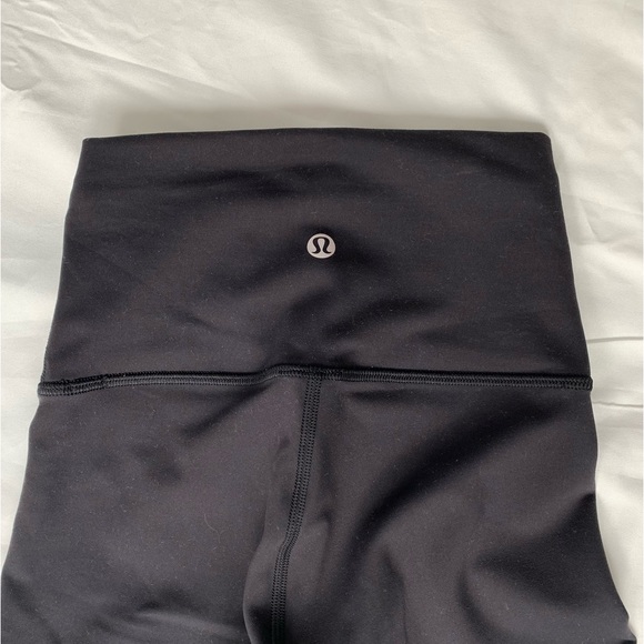 Lululemon Black Wunder Under leggings in a size 0. - Picture 5 of 6